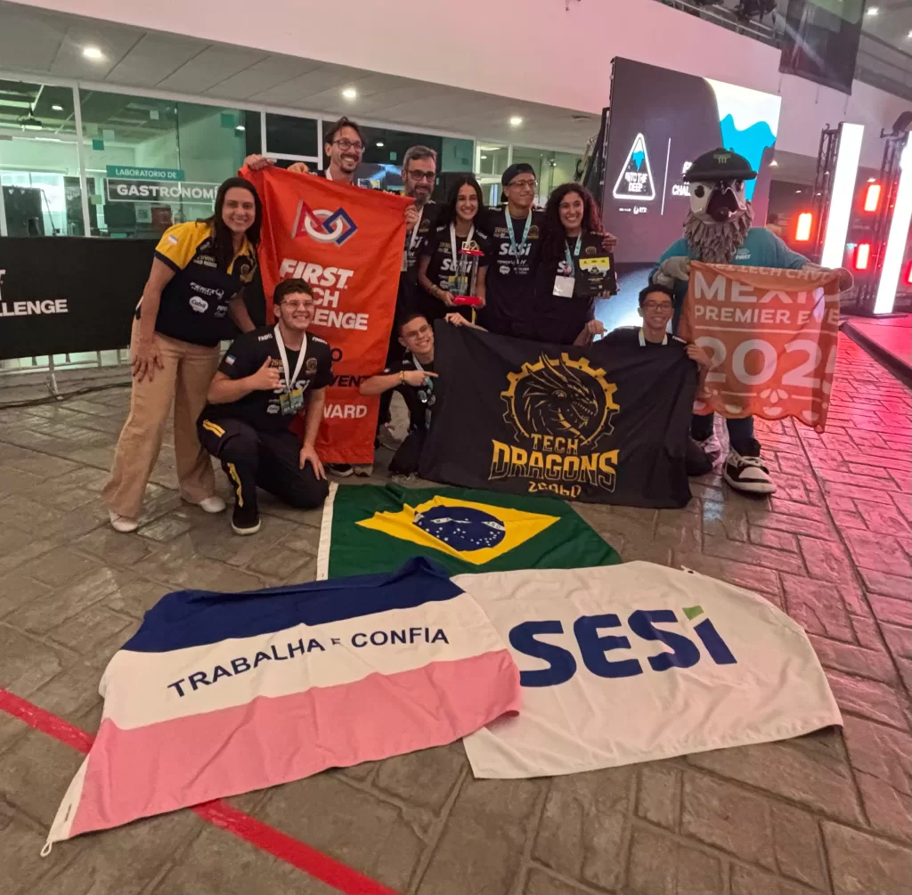 Alunos do Sesi Cachoeiro comemoram vitória em campeonato internacional de robótica