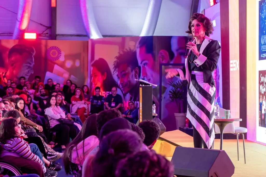 Rita Von Hunty palestra no ESX 2025